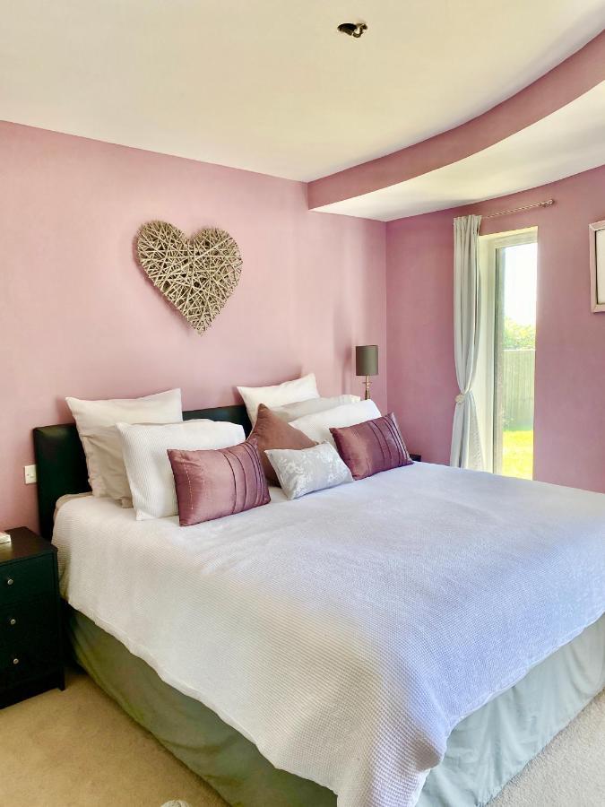 One Of The Best Properties In Lyme! Breathtaking Views Across The Whole Bay. 3 Stories With 2 Tier Veranda Around The Property. Sleeps 6 ليم ريجيس المظهر الخارجي الصورة