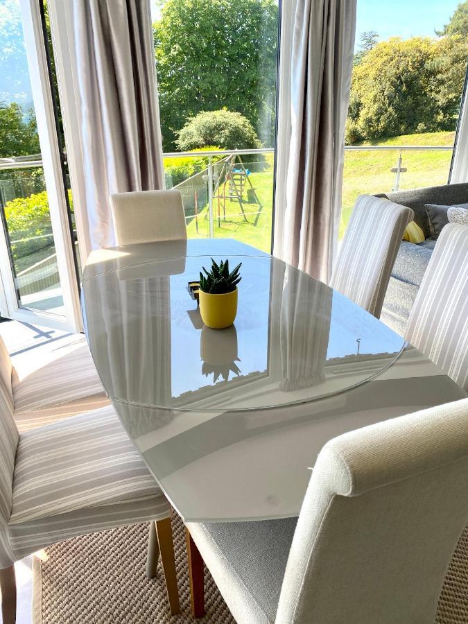 One Of The Best Properties In Lyme! Breathtaking Views Across The Whole Bay. 3 Stories With 2 Tier Veranda Around The Property. Sleeps 6 ليم ريجيس المظهر الخارجي الصورة
