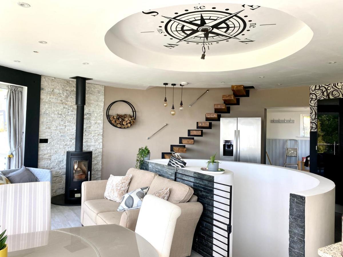 One Of The Best Properties In Lyme! Breathtaking Views Across The Whole Bay. 3 Stories With 2 Tier Veranda Around The Property. Sleeps 6 ليم ريجيس المظهر الخارجي الصورة