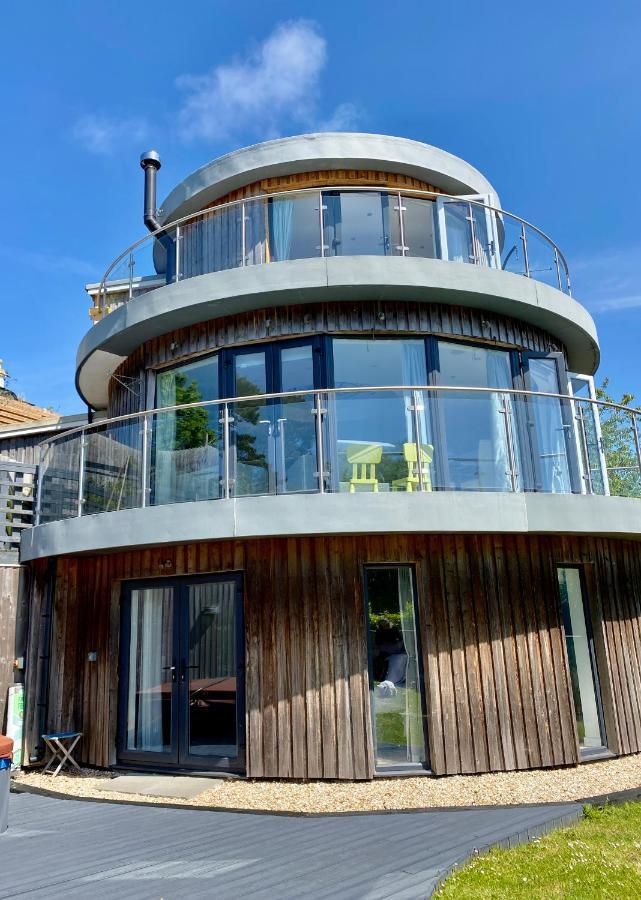 One Of The Best Properties In Lyme! Breathtaking Views Across The Whole Bay. 3 Stories With 2 Tier Veranda Around The Property. Sleeps 6 ليم ريجيس المظهر الخارجي الصورة