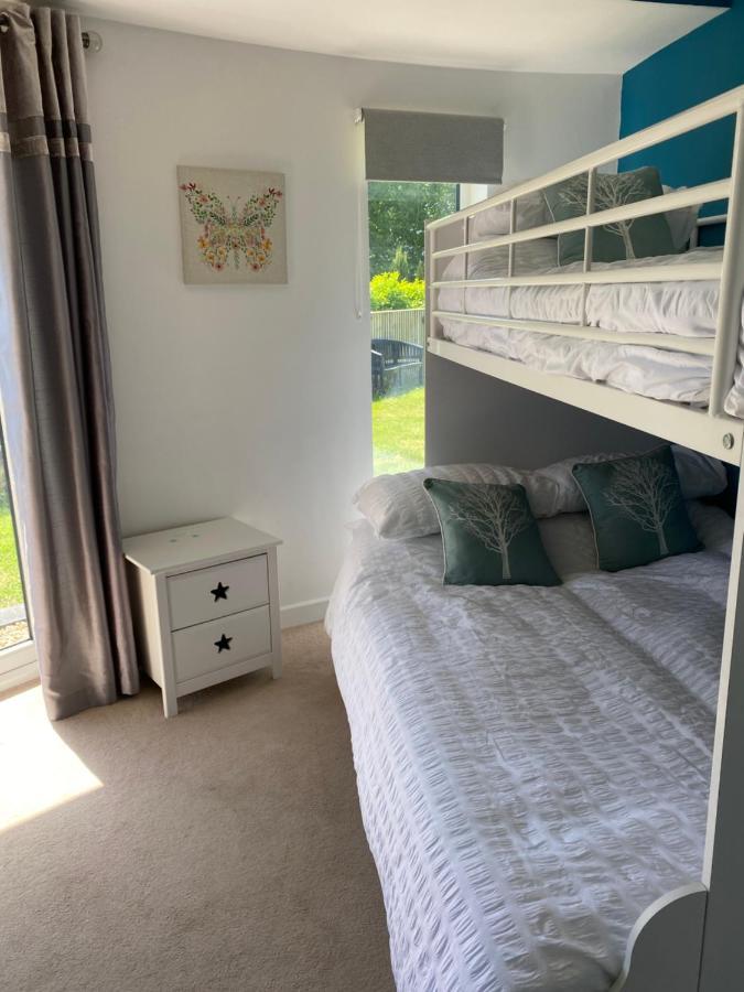 One Of The Best Properties In Lyme! Breathtaking Views Across The Whole Bay. 3 Stories With 2 Tier Veranda Around The Property. Sleeps 6 ليم ريجيس المظهر الخارجي الصورة