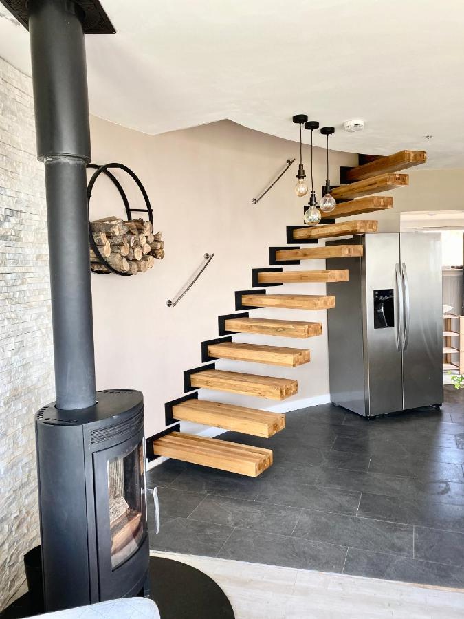 One Of The Best Properties In Lyme! Breathtaking Views Across The Whole Bay. 3 Stories With 2 Tier Veranda Around The Property. Sleeps 6 ليم ريجيس المظهر الخارجي الصورة
