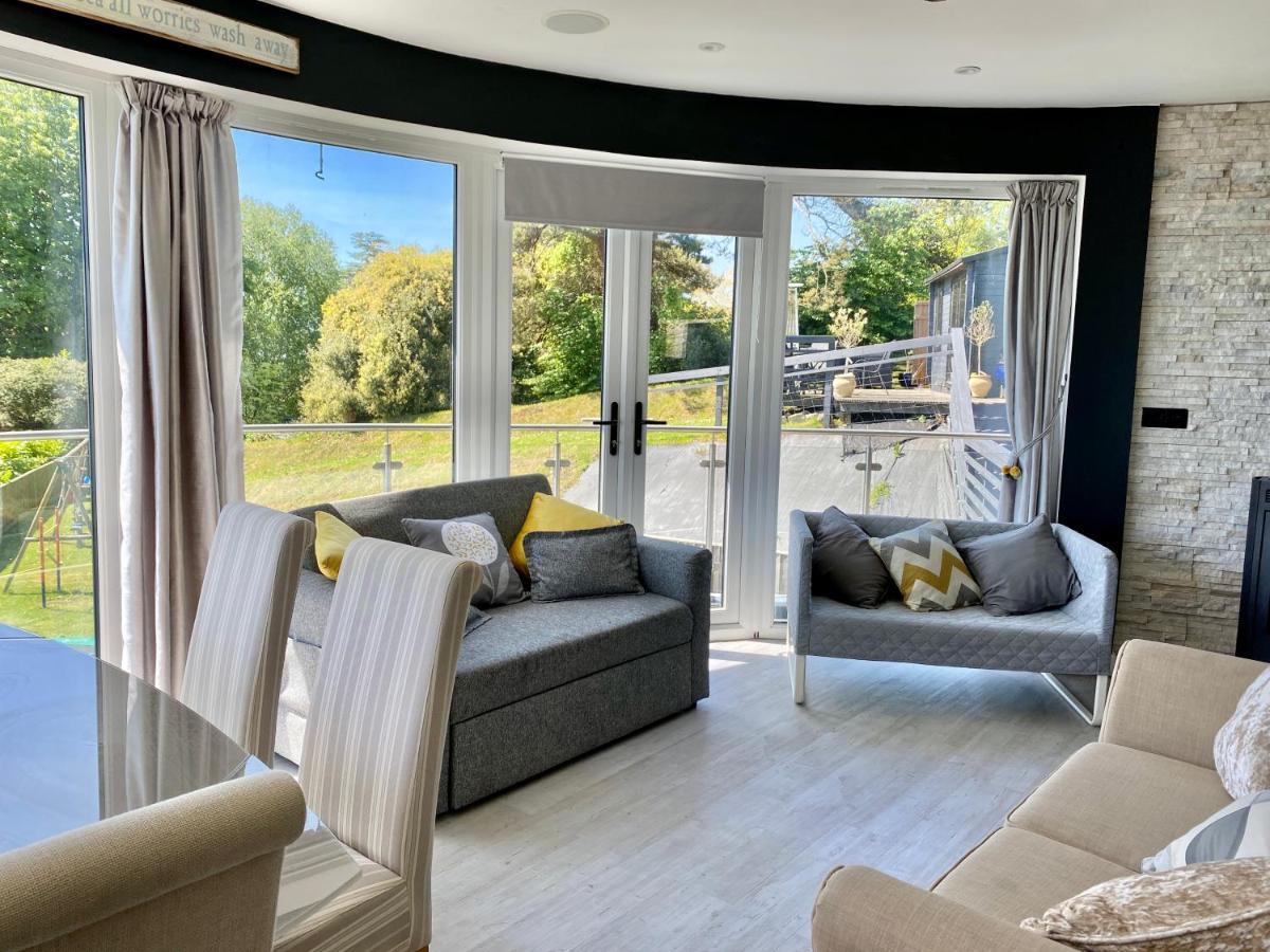 One Of The Best Properties In Lyme! Breathtaking Views Across The Whole Bay. 3 Stories With 2 Tier Veranda Around The Property. Sleeps 6 ليم ريجيس المظهر الخارجي الصورة