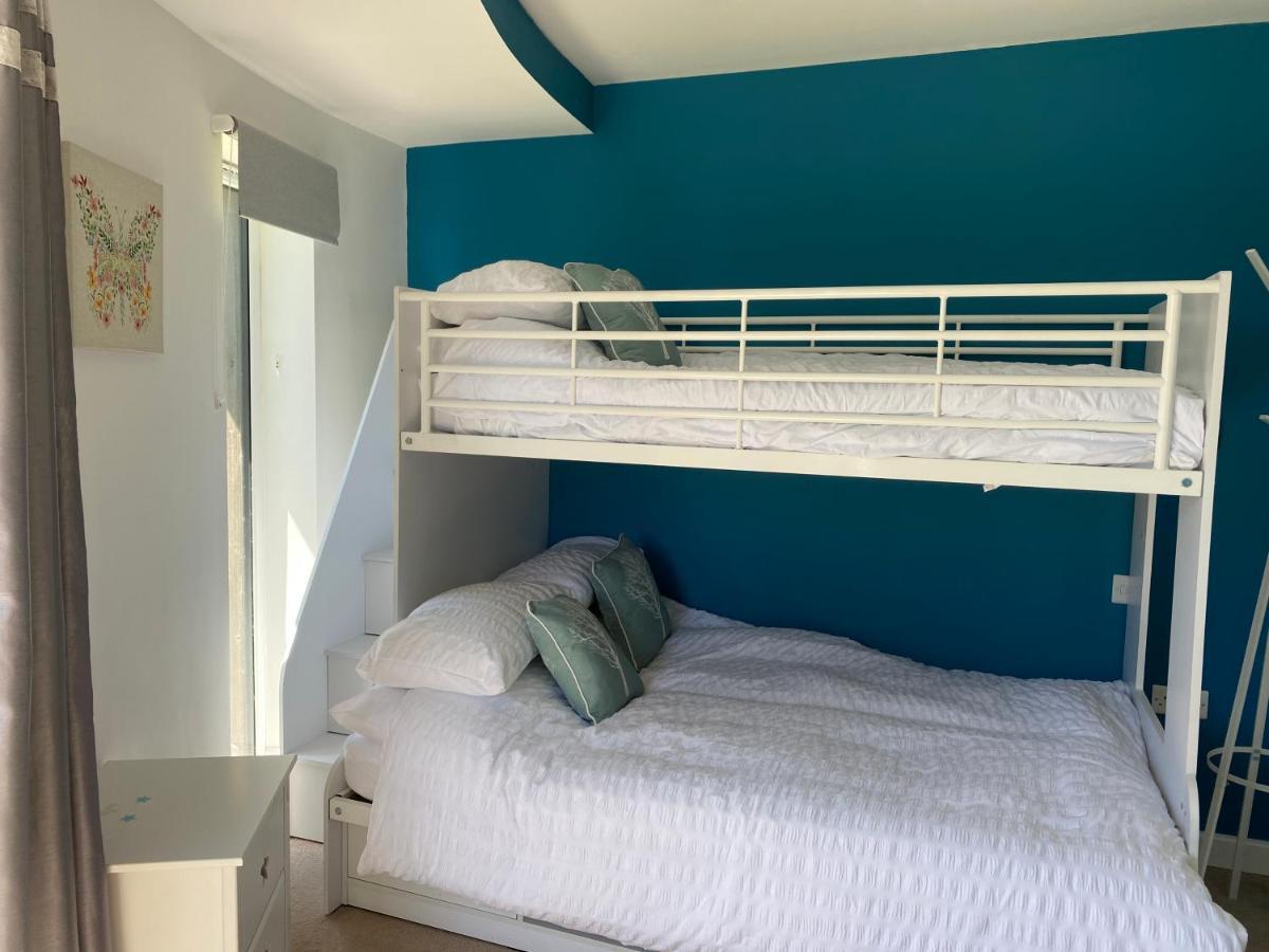 One Of The Best Properties In Lyme! Breathtaking Views Across The Whole Bay. 3 Stories With 2 Tier Veranda Around The Property. Sleeps 6 ليم ريجيس المظهر الخارجي الصورة